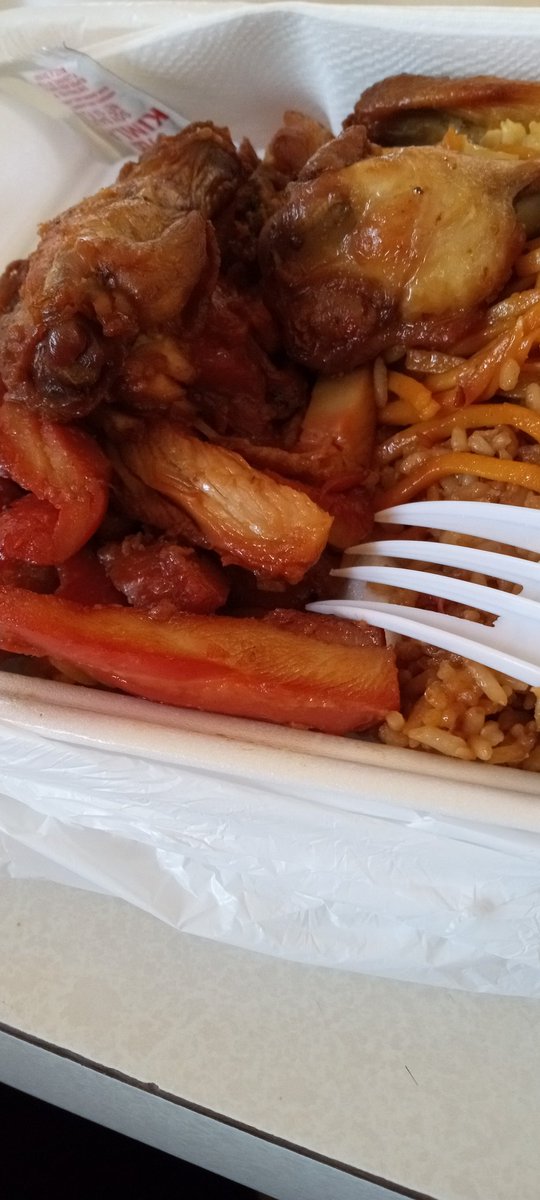 AstrolocalPsyco's tweet image. @RandysDonutsLA in Inglewood CA and instead of bbq pork they have the bbq chicken.....omg!!!! It's so delicious I have to tweet it!! #nicechange #lightsloveguidance #bombdiggity