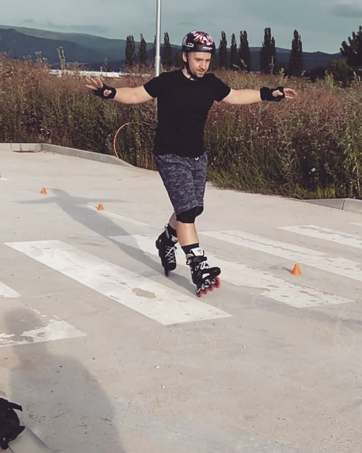 FobTi's tweet photo. I have to improve my skating skills this year! 🙈😁
#happy #freetime #inlines #inlineskate #freeskate #inlineskating #skates #passion #gamedev https://t.co/6tp7yKL3B8