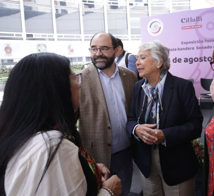 EmilioAlvarezI's tweet photo. El @senadomexicano es sede de una exposición fotográfica de la ex #Cdhdf, hoy @CDHCMX con motivo de los 30 años de su fundación.
30 años de defender libertades y derechos de quienes residen y transitan por esta capital.
Ocupé la presidencia de la #Cdhdf entre el 2001 y el 2009.
@gpplural @ONUDHmexico @amnistiamexico @CMDPDH