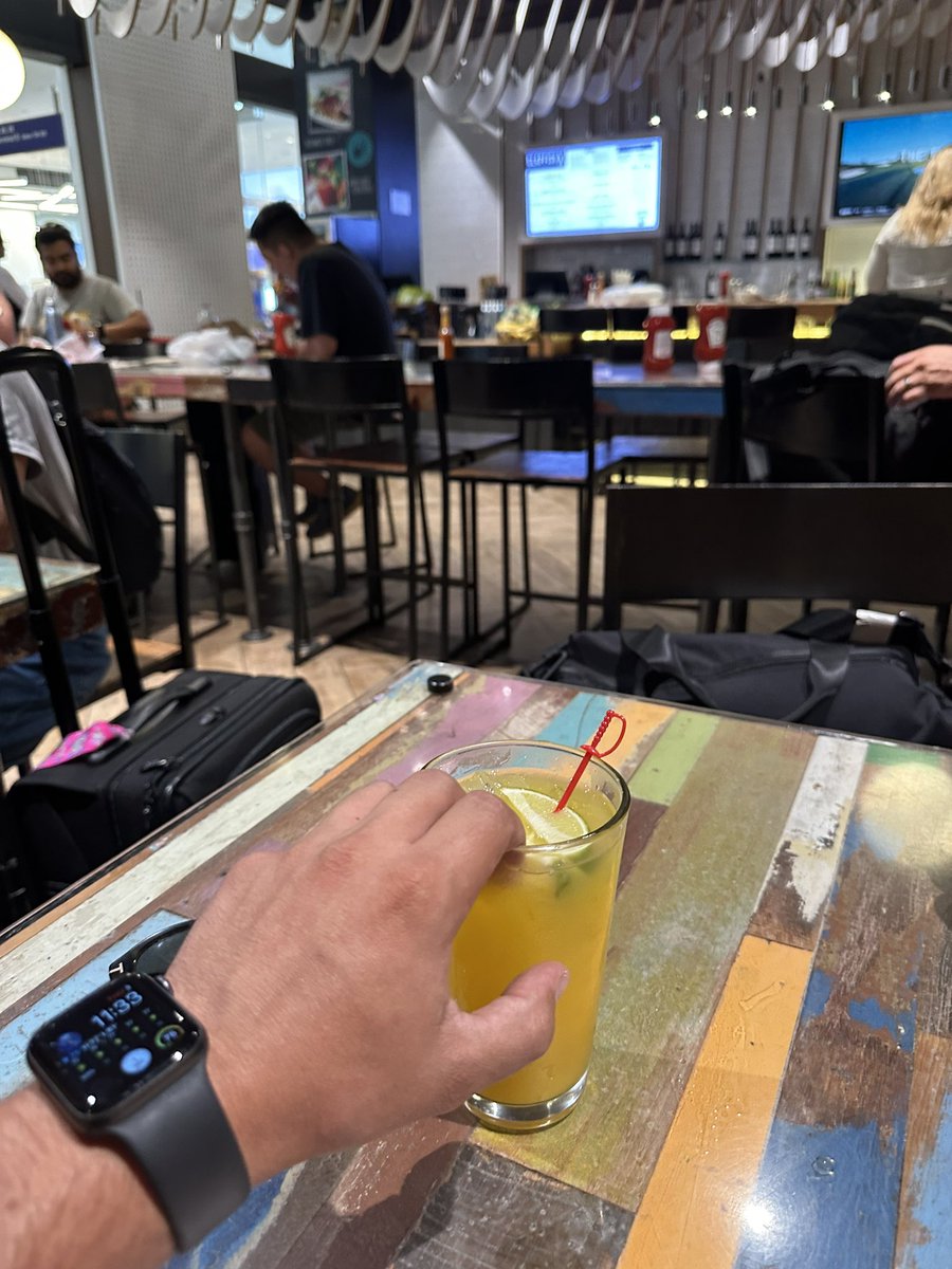 Mikecaruso37's tweet photo. Tapped in with a massive pre flight screwdriver @heatdaddy69420 #LAX #callanambulance #butnotforme https://t.co/rxckBB0oQ5