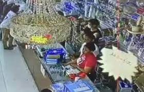 donfelixspm's tweet photo. La mujer que mató al chino no se la comieron con #chowfan como alegaba su papá para desviar; ha sido capturada en la "Madre Patria" y será sometida a la justicia. En principio salió a Colombia, luego se trasladó a otros países para finalmente caer en España https://t.co/WAMt57D1vl
