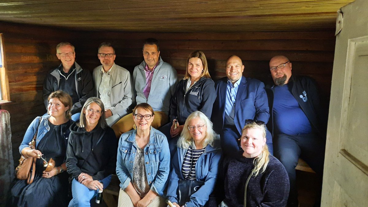 Päädyimme @amke_ry hallituksen kanssa tänään saunaan. 

Noin muuten on kokoustettu ja tutustuttu Lapin elinkeinoelämään <a href="/redukoulutus/">Lapin koulutuskeskus REDU</a> vieraina. Tekemisen meininkiä riittää! 

#ammatillinenkoulutus