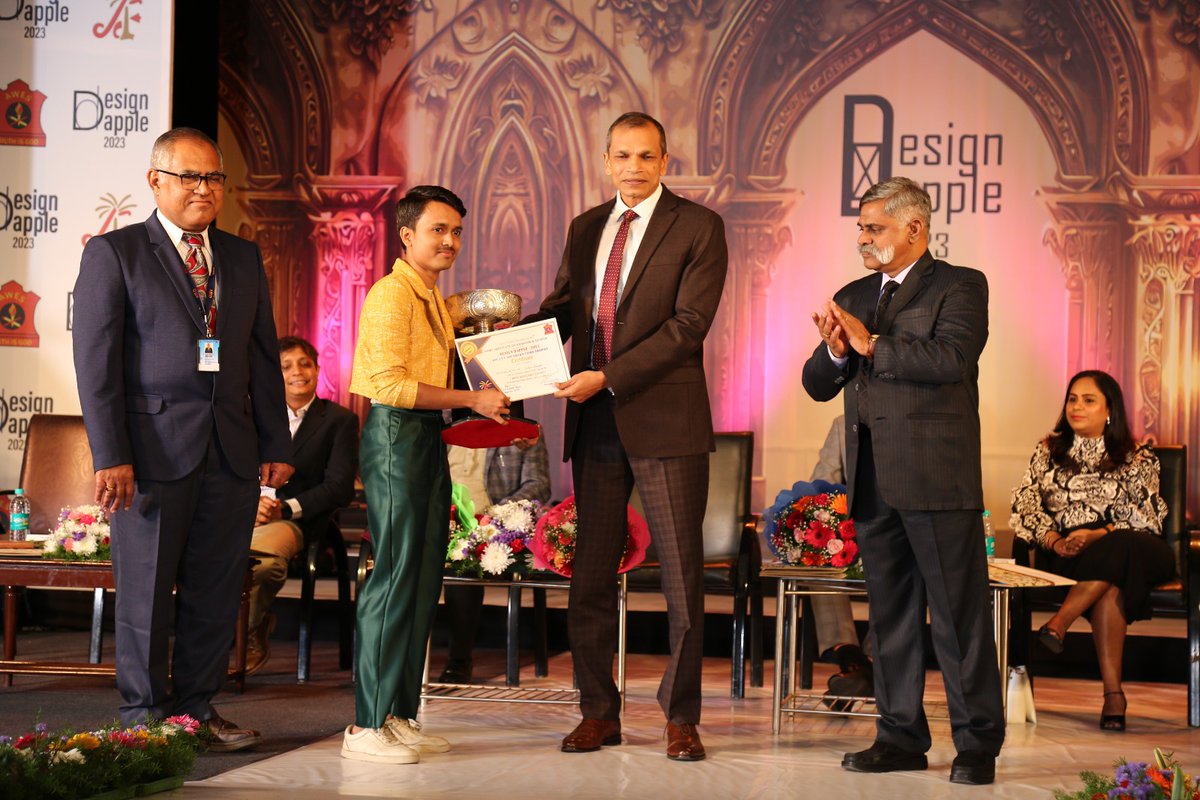 veenacarolk's tweet photo. #DesignDapple. Maj Gen Ravi Murugan, AVSM, GOC K and K Sub Area, presenting Best Creative Designer to Dangi Ritika Sharan, GOC IN C Southern Command Best Designer Rolling Trophy to Ankan Biswas and Best Innovative Designer to Banushree V V. #winners #designers @nssibia @adgpi https://t.co/75BrEyQZ5u