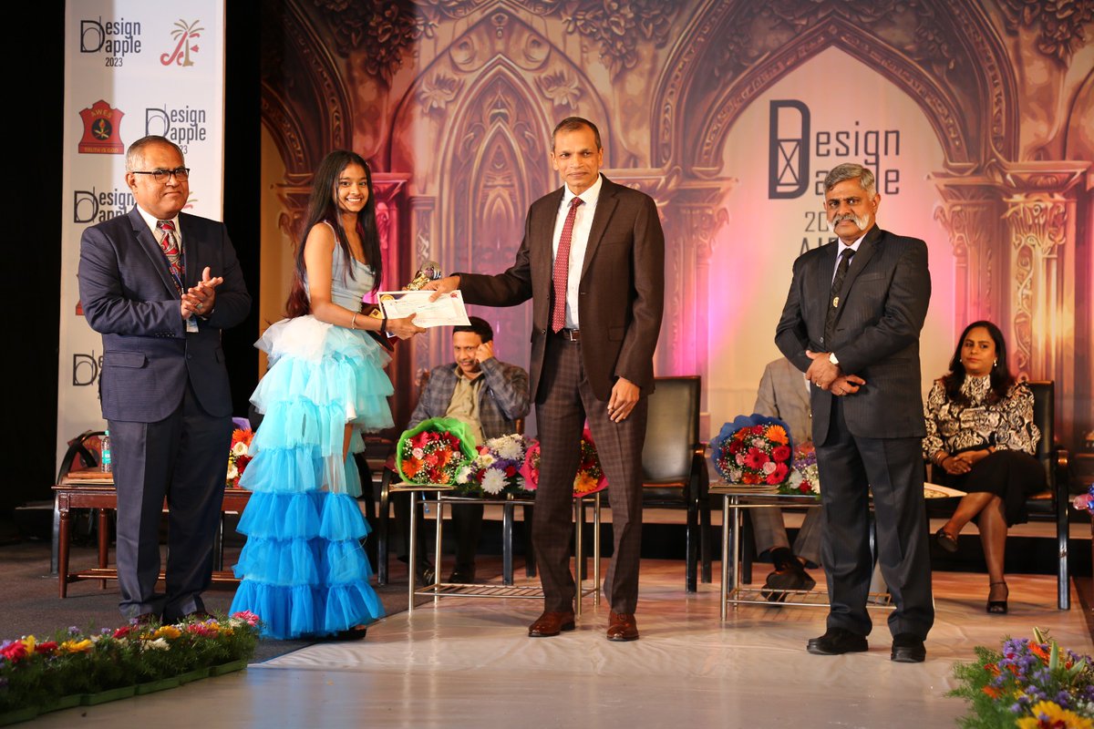 veenacarolk's tweet photo. #DesignDapple. Maj Gen Ravi Murugan, AVSM, GOC K and K Sub Area, presenting Best Creative Designer to Dangi Ritika Sharan, GOC IN C Southern Command Best Designer Rolling Trophy to Ankan Biswas and Best Innovative Designer to Banushree V V. #winners #designers @nssibia @adgpi https://t.co/75BrEyQZ5u