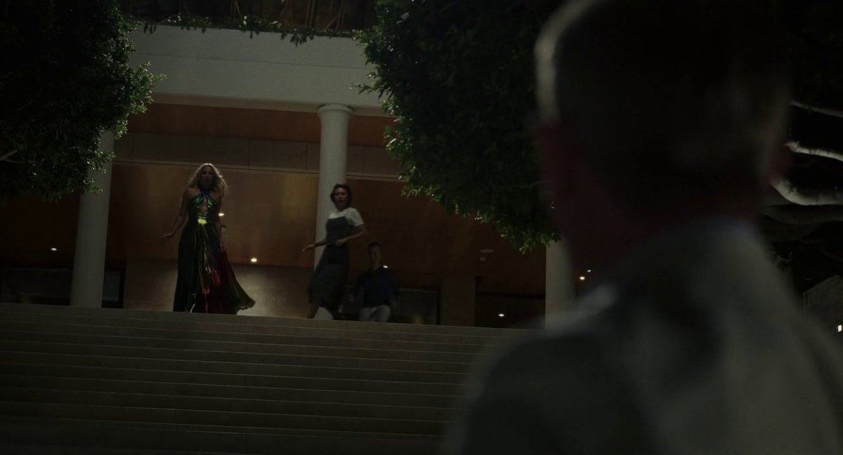 Glass Onion Minute tweet media