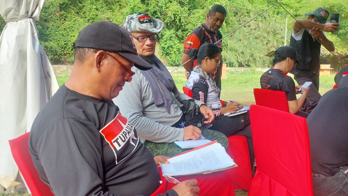 La lucha ideológica activa, es el arma con que se logra la unidad interna del partido en beneficio del combate. 
 "MAO TSE-TUNG"
#TupamaroEjemploDeLucha 
<a href="/NicolasMaduro/">Nicolás Maduro</a> @TupamaroMRT
#ComunaYProducción 
#YoIzoMiBandera