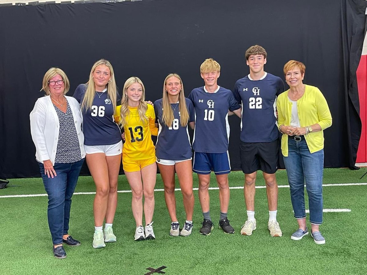 RenewalPa's tweet photo. 🏑⚽️Field hockey & soccer players were in the spotlight today at @PennLive Media Days. It was great meeting many of these outstanding HS athletes & coaches. We love supporting this fun celebration for the upcoming season. Good luck everyone!
#PLMedia #givingback #RenewalCares https://t.co/N5aORwPJDX