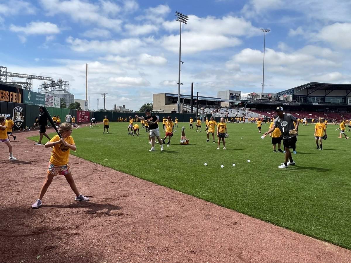 Rise 2 Greatness Foundation tweet media