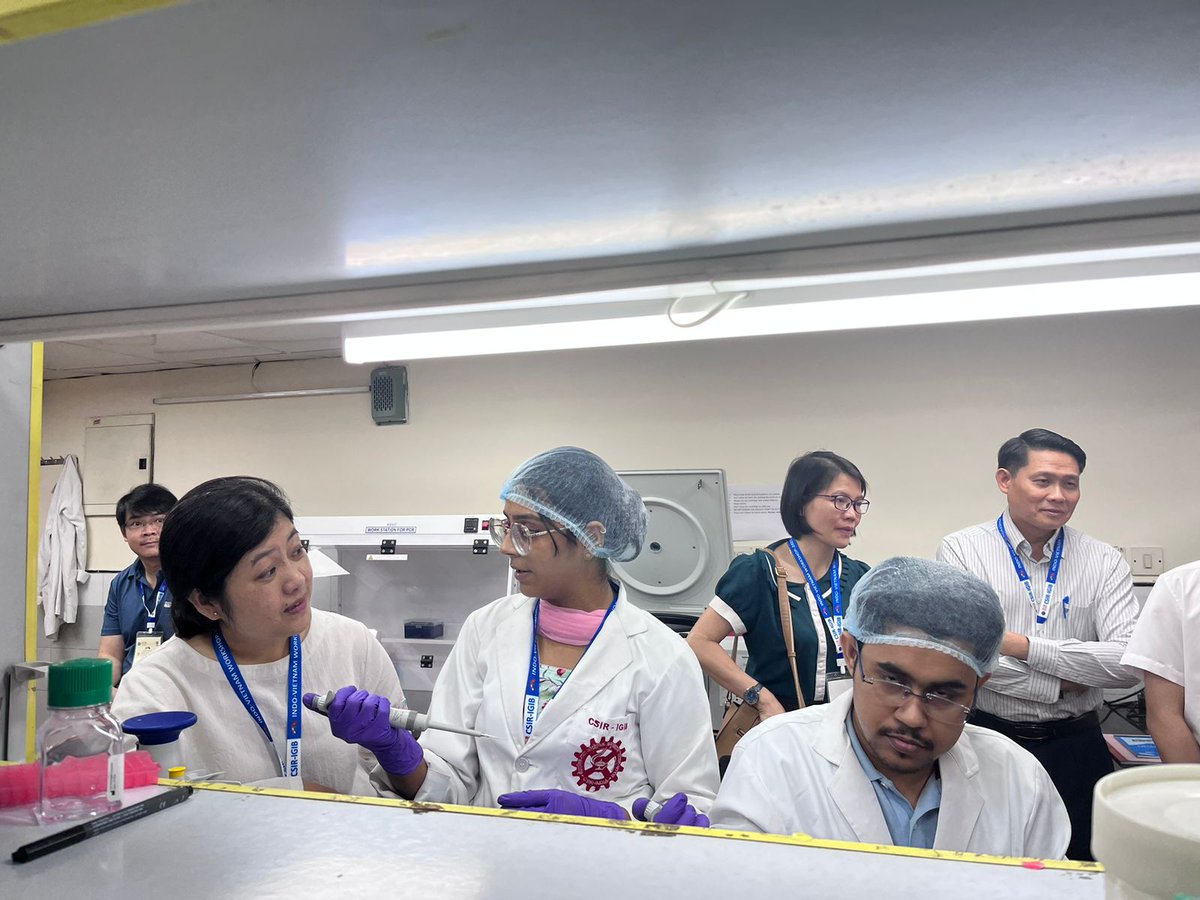RajeshPandeyLab's tweet photo. Day 1 of Indo-Vietnam workshop was incredibly engaging and enjoyable. Demonstrated state-of-the-art #dengue #serotype detection techniques along with @nanopore library prep for genome sequencing. @CSIR_IND @IGIBSocial https://t.co/A6U994QOcU