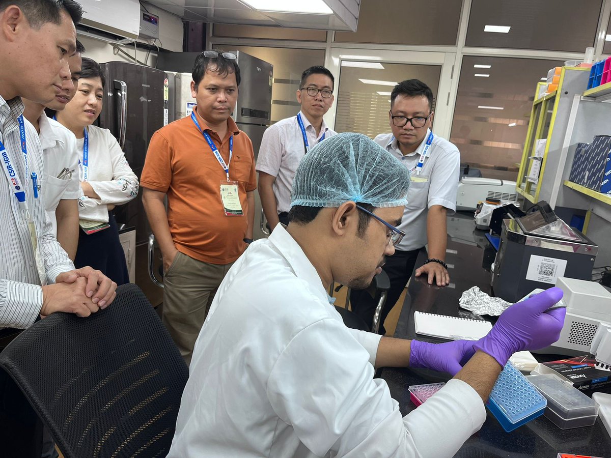 RajeshPandeyLab's tweet photo. Day 1 of Indo-Vietnam workshop was incredibly engaging and enjoyable. Demonstrated state-of-the-art #dengue #serotype detection techniques along with @nanopore library prep for genome sequencing. @CSIR_IND @IGIBSocial https://t.co/A6U994QOcU