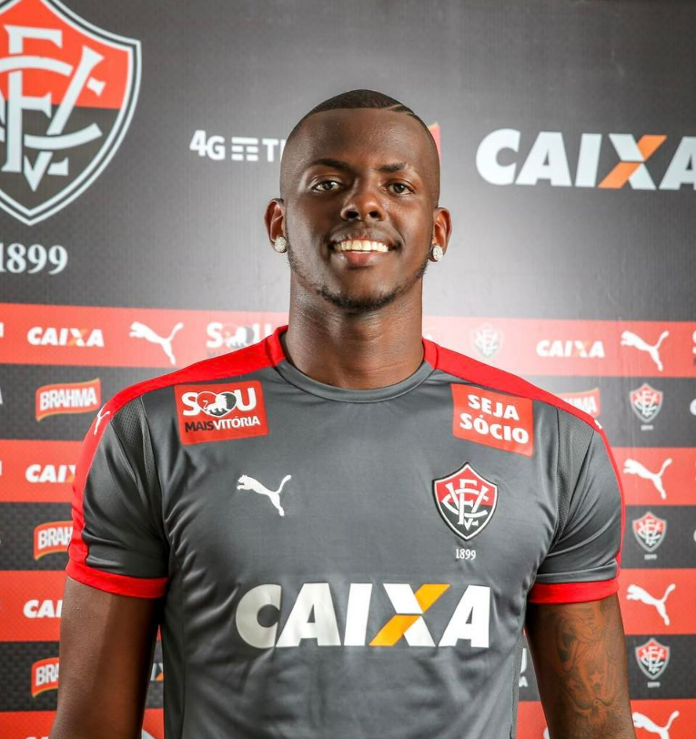 soccergfbpa's tweet photo. "Ninguém contrataria um jogador porque recebeu uma mensagem no Instagram. Eu até me sentiria mal de estar à frente do futebol do Grêmio se eu não conhecesse toda a carreira do Caíque, que é seleção de base, foi revelado pelo Vitória, era chamado de 'novo Dida'... conheço o trabalho do Caíque há muito tempo, até me chamou a atenção ele estar no Ypiranga no Gauchão desse ano pelo potencial que eu vejo nele. Sem desmerecer o Ypiranga, de maneira nenhuma, mas é um jogador que teve uma projeção enorme na sua carreira. Nós o monitoramos em todo o Campeonato Gaúcho, fez um grande campeonato, inclusive oferecendo dificuldades extremas para o Grêmio nos jogos que o enfrentamos, pegando pênalti e tudo mais."

- Antonio Brum, vice-presidente de futebol do Grêmio.