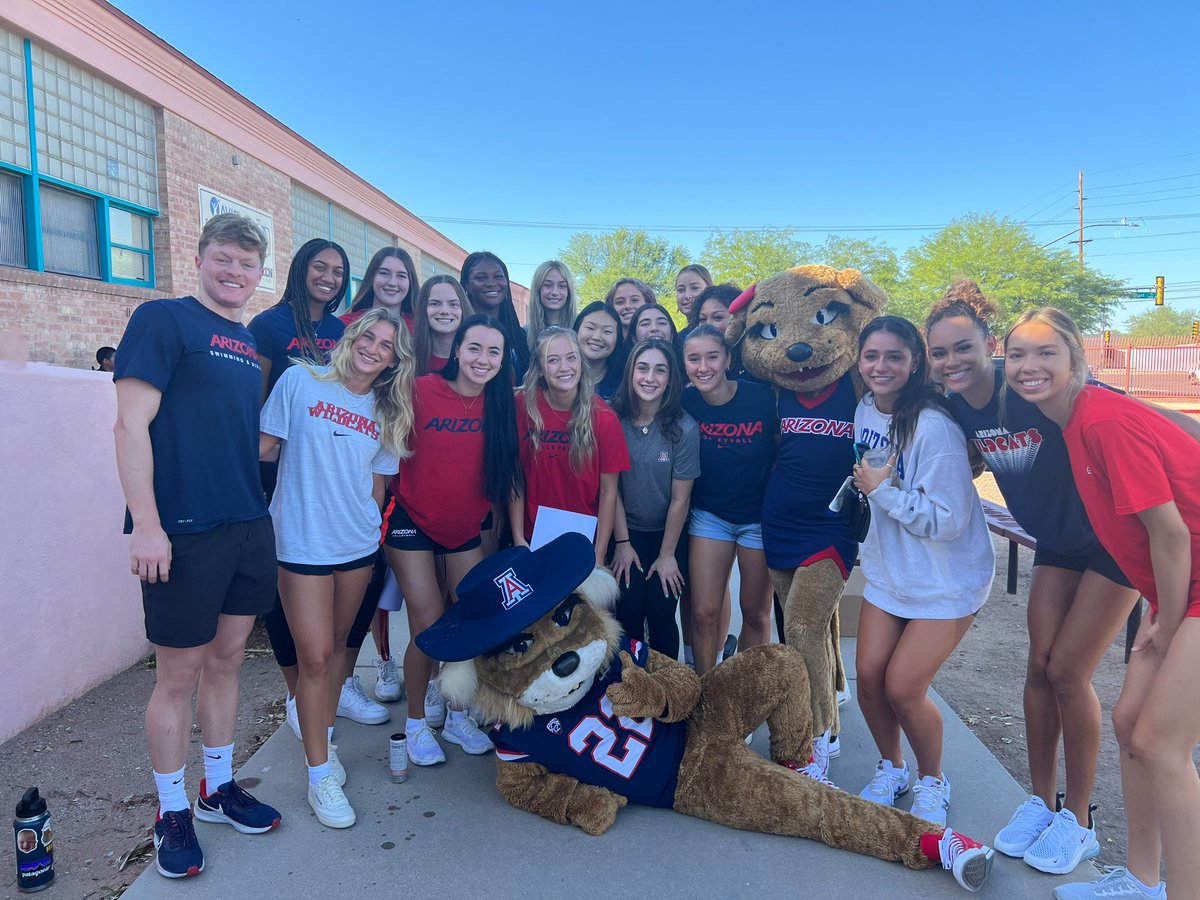 UAWildcatWay's tweet photo. Wishing our friends at Doolen Middle School a Happy First Day📓 We hope you have a great school year and 
🐻⬇️ #CommunityCats | #BearDown https://t.co/Nxt7vuNjme