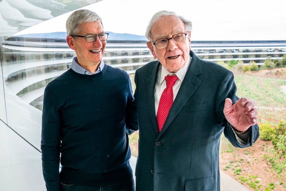 StockMKTNewz's tweet photo. Warren Buffett and Berkshire Hathaway $BRK.B owned 915.6M shares of Apple $AAPL as of their most recent portfolio update

That means Buffett is about to get a $219.7 Million dividend check from Apple 👀💰 https://t.co/q0BRtITaa0