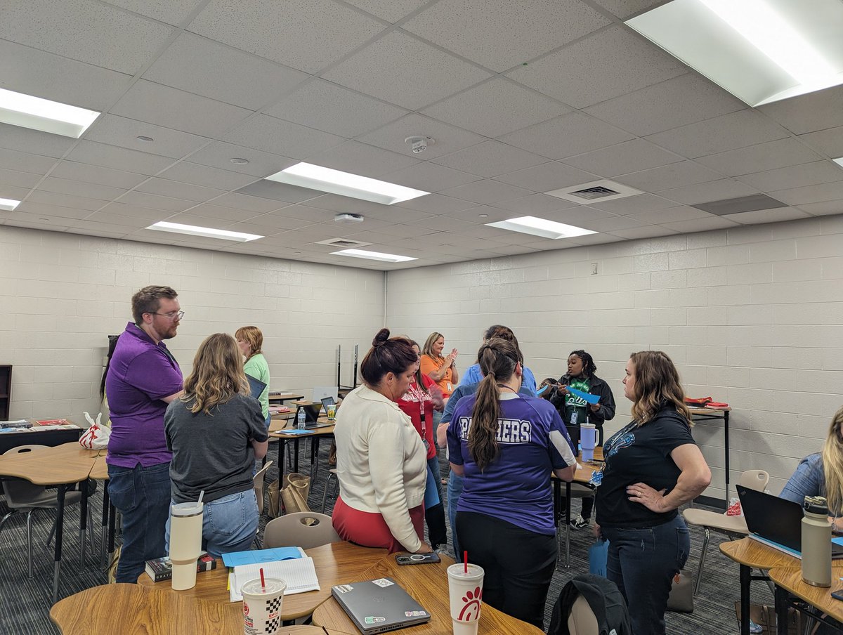 MrsBoyer2's tweet photo. GT teachers collaborating on unit plans and instructional strategies. #KATYISDELA @Katbloyd https://t.co/W32doTxrpA