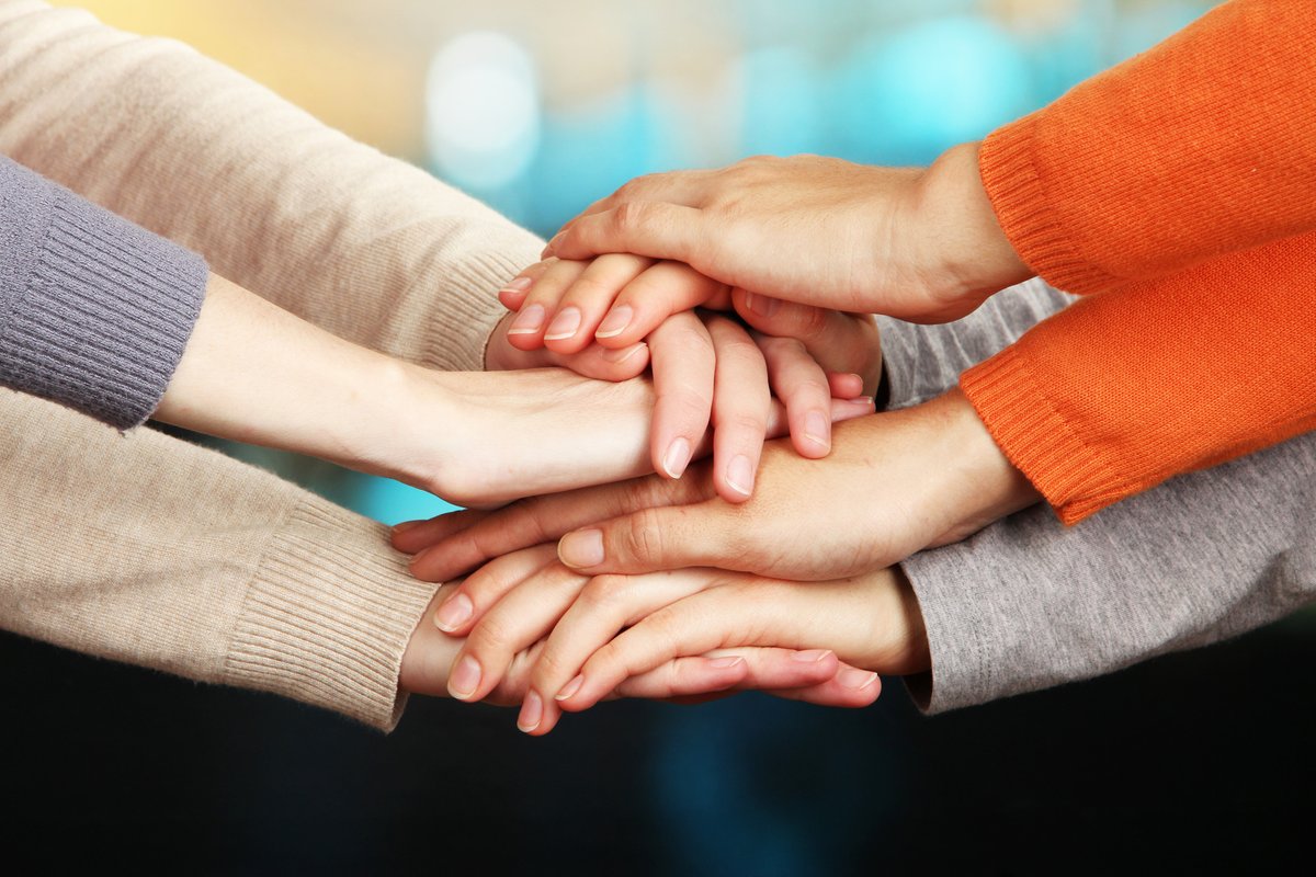 TerapiaVzla's tweet photo. Los grupos de ayuda mutua son espacios donde puedes compartir tus experiencias sin miedo al juicio. Encuentra comprensión y empatía en una comunidad que te brinda apoyo incondicional. ¡No estás solo/a en tu camino hacia el bienestar! #Comunidad #ApoyoMutuo #GAM #terapiavenezuela https://t.co/R5QwuopiNf
