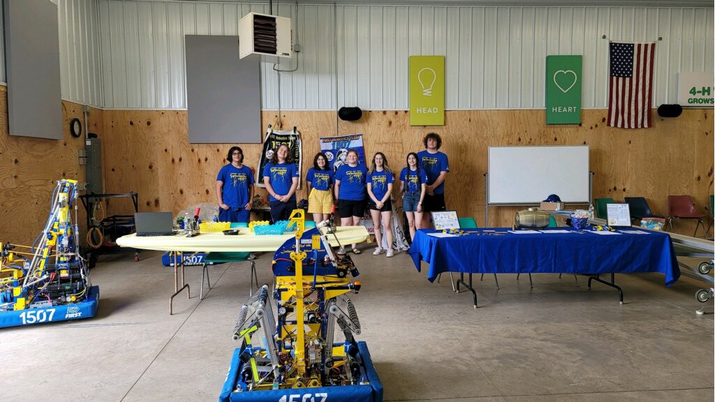 Warlocks1507's tweet photo. Have you stopped out at The Niagara County Fair yet? If not, you have until Sunday! We are there everyday from 12pm-6pm #omgrobots #firstrobotics https://t.co/4kBYw7aPW7