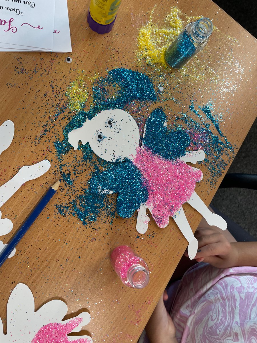 WFlibraries's tweet image. fairy day 🧚‍♀️

After a visit from some very sparkly fairies it’s likely Hemsworth Library will be glittery for the foreseeable ✨

We made fairy wands, planted a fairy garden and decorated fairy doors! 

#fairyday #fairiesgalore #hemsworthlibrary #glitter #summer #loveyourlibrary