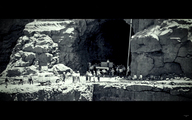 azugreen33's tweet photo. Have been piecing together the labor and earth/river sides of Patagonia´s energy history from the hydroelectric dam Chocón-Cerros Colorados in 1968 to the Cóndor Cliff-La Barrancosa in 2013.
#energyhumanities #energyjustice #artivisms #documentary https://t.co/esh2v5wTXD