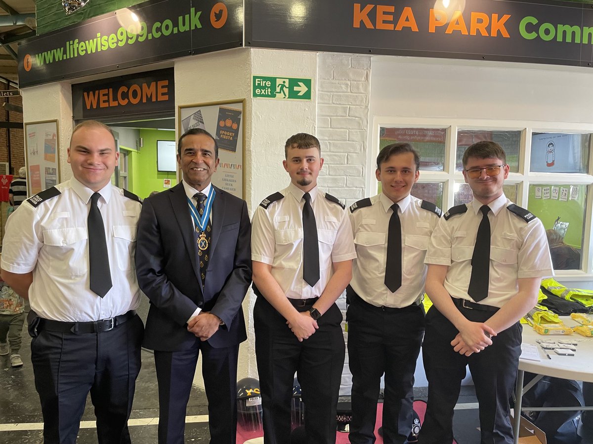 HighSheriffSY's tweet photo. Fantastic turnout (over 1000 people) Open Day ⁦@LifewiseCentre⁩ using real life interactive scenarios to educate children on daily life skills . Thanks cadets ⁦@syptweet⁩ @SYFR @MagistratesUK . Most #Impressed ⁦@highsheriffs⁩ https://t.co/KxiV3tvvD3