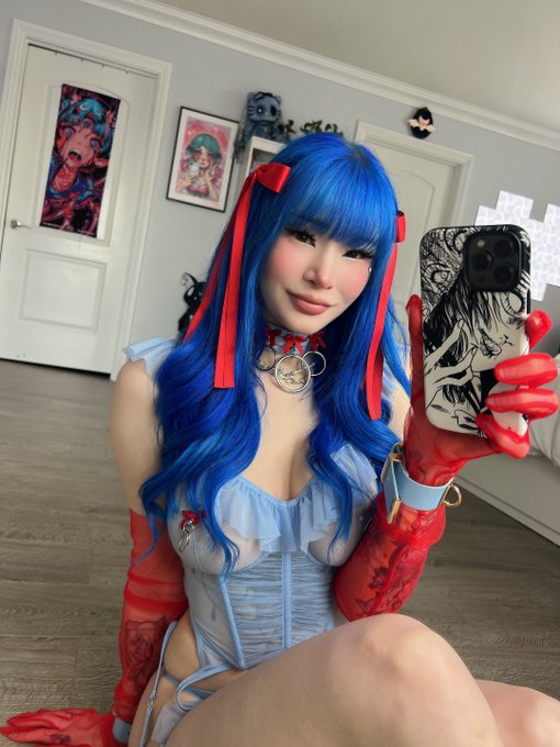 rlly obsessed w how these photos turned out, the contrast of the colours is so beautiful 🥺💙❤️ https://t