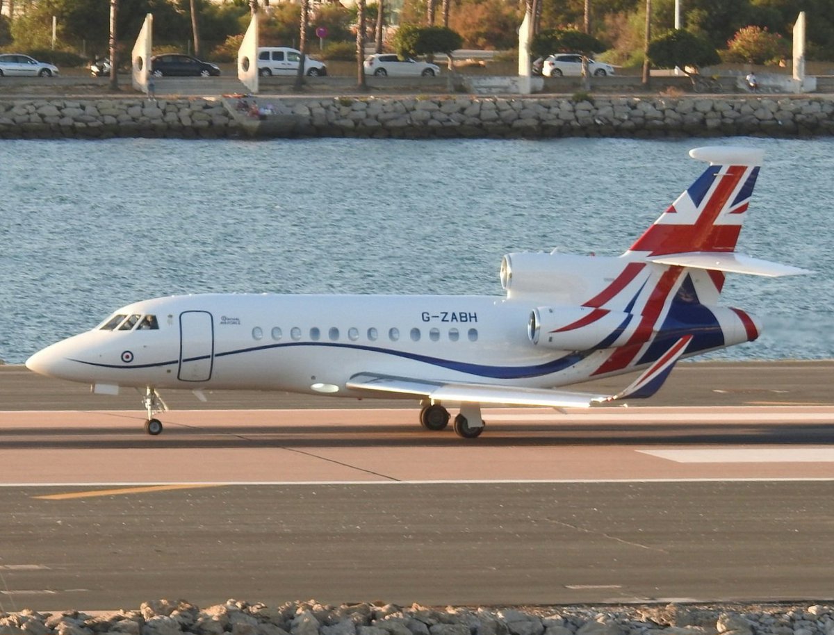 Evening arrival of this colourful RAF Dassault Falcon F900LX Executive Jet based at @RAFNortholt to @RAF_Gib from Rzeszow in #Poland.
@UKStratCom @MODGibraltar @OC32Sqn