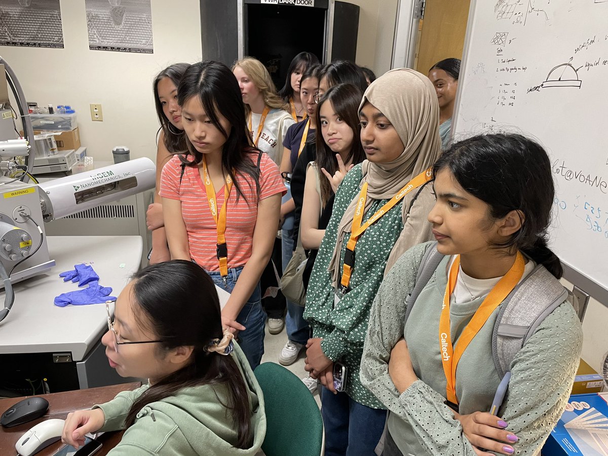 Had a blast touring budding high school students through the @GreerGrpCaltech Lab for @Caltech #WiSTEM!

#WomenInSTEM #STEMeducation #STEM #STEAM