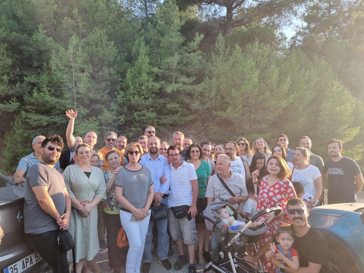KemalpasaTarim's tweet photo. ✅03.Agustos.Perşembe
Kemalpaşa İlçe Tarım Müdürümüz Sayın Cihat ÇAĞRI'nın, Van İl Tarım Müdür Yardımcılığına atanması münasebetiyle mesai arkadaşlarımız ile biraraya geldiğimiz veda yemeğimizdeyiz. Kendisine yeni görevinde başarılar diliyoruz. Allah yar ve yardımcısı olsun 🇹🇷 🦅 https://t.co/asZb3sDwZ1