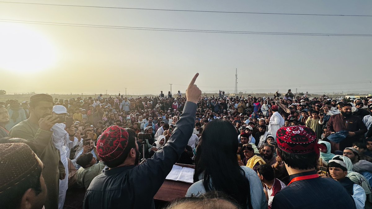 ManzoorPashteen's tweet photo. نن د ضلع قلعه عبدالله په بیله بیلو سیمو کې د تحریک له اړخه اولسی او تنظیمی غونډې.
ضلع په ضلع سفر جاری دې او خپل ملګری تربیه کوو چې په ��ول پښتون وطن کې کلی په کلی او ضلع په ضلع منظم تنظیم جوړ شی.
یقیناً چې په دې طرز د قام متحد او منظم شی نو د به د پښتنو یو لوئ او تاریخی قوت جوړ شی https://t.co/dFw5qBh0JK