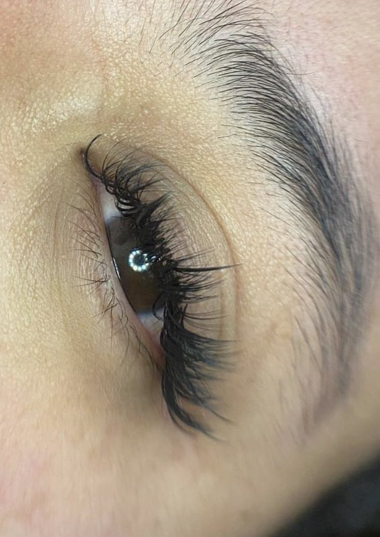 I did a thing today &amp; finally decided to try lash extensions 😍 

Def didn’t fall asleep or snore while getting them done or anything 😅😂