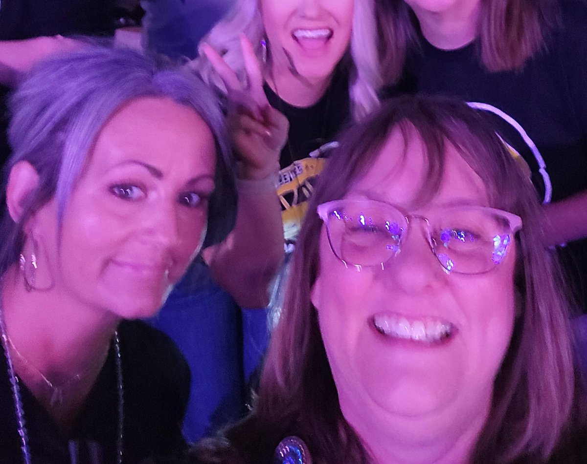 blkatz's tweet photo. Convocation! 
@Sewell_Seahawks #bethelight #ExperienceTheMagic #leavealegacy #GISDTLD https://t.co/MFo4MxJ808