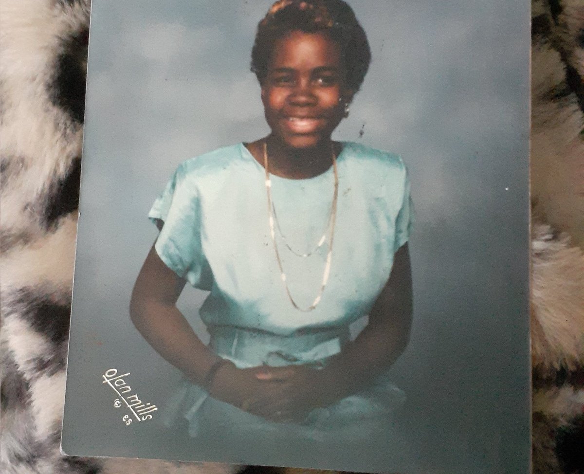 Soooo, a little birdie told me it was #ThrowbackThursday.... yeah okay...school me was a whole different vision...🤣🤣🤣
#smithstarzz #rushhour #lifeatatt