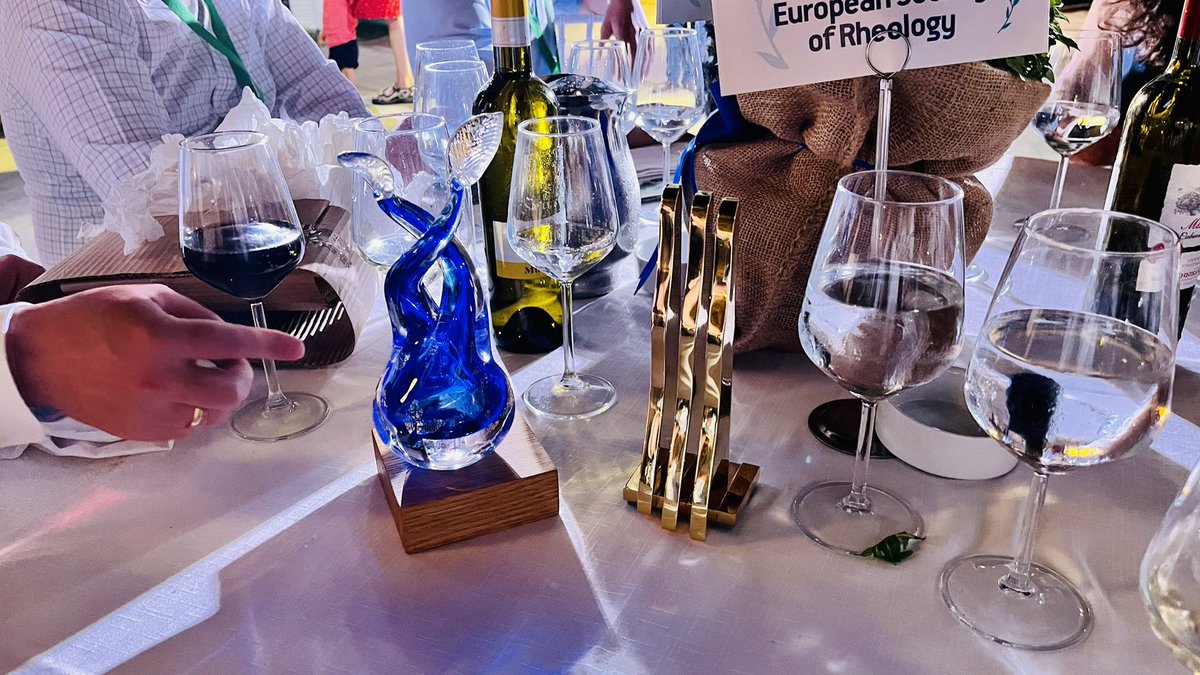 Guarding the Weissenberg and Oldroyd awards @#ICR2023 (and waiting for an ESR Twitter account) 😉.