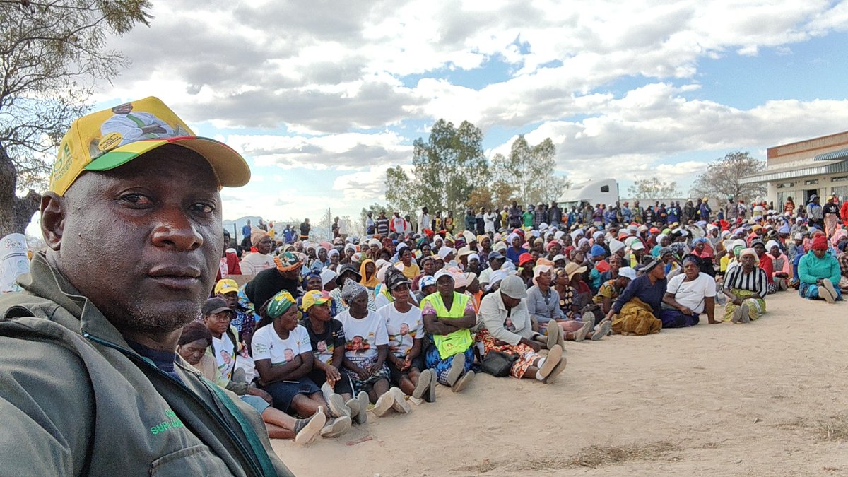 SupaCollinsM's tweet photo. No disrespect to @nelsonchamisa but apologies that our rallies in Nyanga South clashed today. His  'presidential' rally was in Ward 17 (Nyatate) and we (ZanuPF) had a ward-based campaign meeting in Ward 16 (Mapako). Vanoremera ma streets AHOY! ZanuPF Woyee!ED Pfee #NyangaIsSupa! https://t.co/jpLtUMWnKo