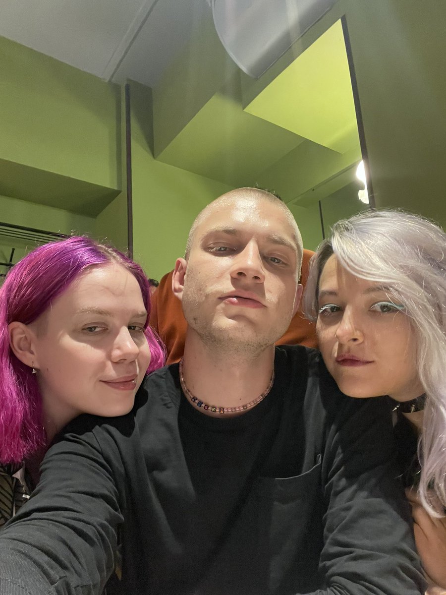 evil_borsh's tweet photo. Вот эти девочки.
 @Heath_San 
@MeadowyMole https://t.co/qJ9f2Kv29G