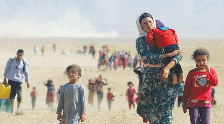Nayera_Rojbin's tweet photo. #3agosto 2014
l'#ISIS attaccò gli #ezidi di #Şengal massacrando migliaia di uomini e facendo schiave migliaia di donne e bambini. 
Chi ha difeso e liberato #Shengal è minacciato e attaccato da mandanti e responsabili del genocidio con la complicità di chi continua a tacere! https://t.co/qgJT9qQT53