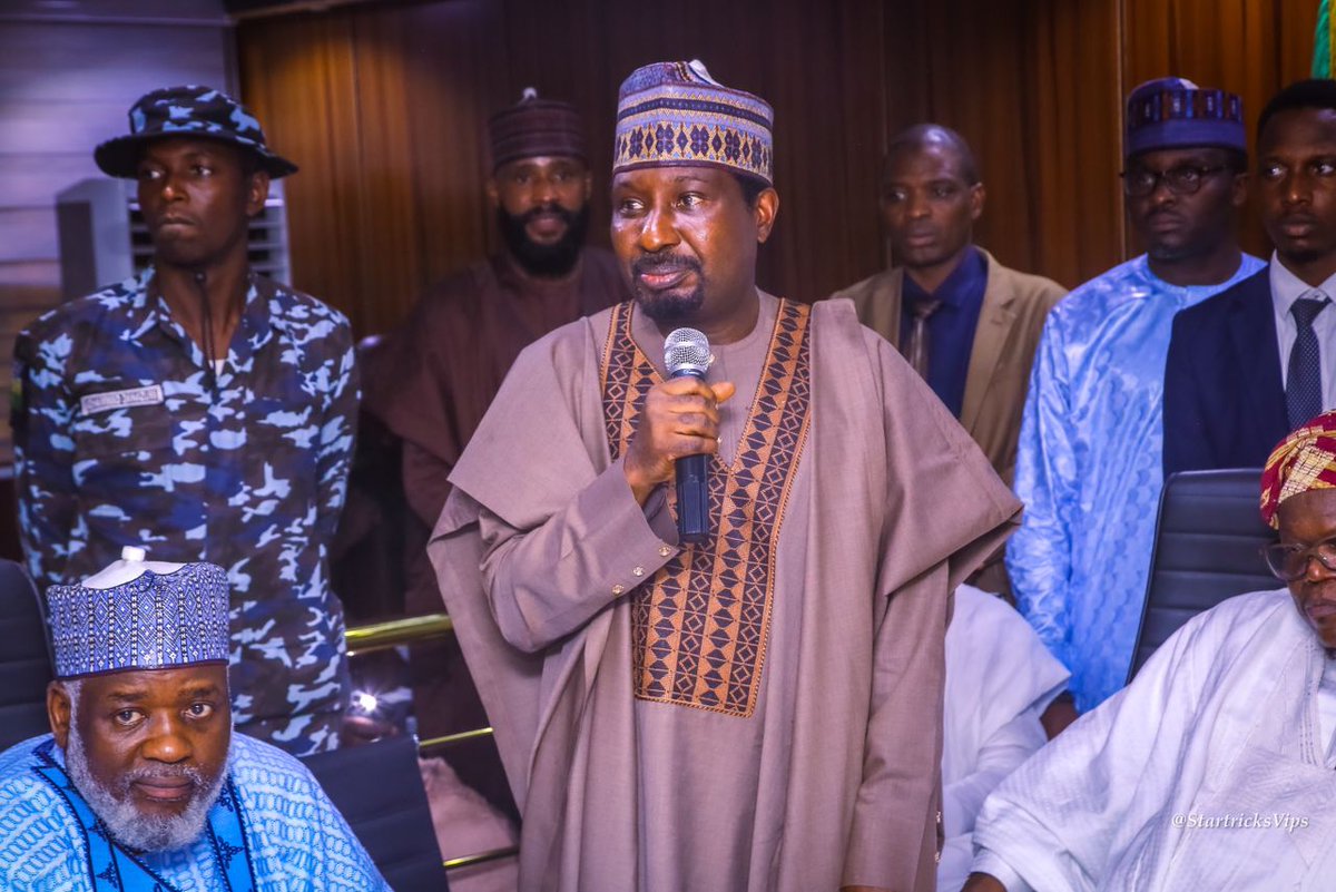 OfficialAPCNg's tweet photo. The newly-elected National Chairman, HE Abdullahi Ganduje &amp; National Secretary, Sen. Ajibola Basiru, met with colleagues of the National Working Committee &amp; well-wishers at the Party's National Secretariat after the 12th National Executive Committee meeting held today in Abuja. https://t.co/9iDJkqFWXx