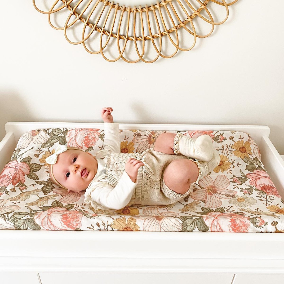 theminiscout's tweet photo. This swaddle is not just for swaddling! It doubles as a nursing cover, stroller cover, playmat, and more - a gift that keeps on giving.⁠
https://t.co/Ot1aiAWUQC
⁠
⁠📸@_roza.cook_⁠
⁠

#multipurposeswaddle #changingpadcover #swaddleblanket   #GardenFloralWhite #TheMiniWander https://t.co/5EgWy4Umew