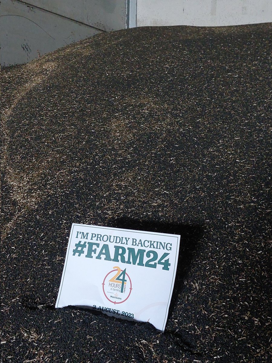 BeesbyAG's tweet photo. At last a day to harvest some of the Oilseed Rape crop #Farm24 @Morrisons @FarmersGuardian https://t.co/h2mEF0l29K