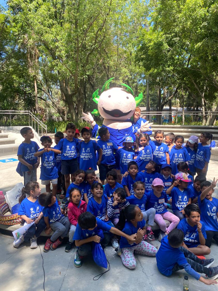 JAPAMIgob's tweet photo. Iniciaron los cursos de verano y #Japami está presente. 🤜🤛
@parqueirekua y el PEI fueron nuestra primera escala, los niños aprendieron el cuidado y buen uso del agua.💧
Nos acompañó Japi y los niños se comprometieron a cuidar el vital líquido. 🫶
¡Gracias por la invitación! https://t.co/mqKDn6Cpcy