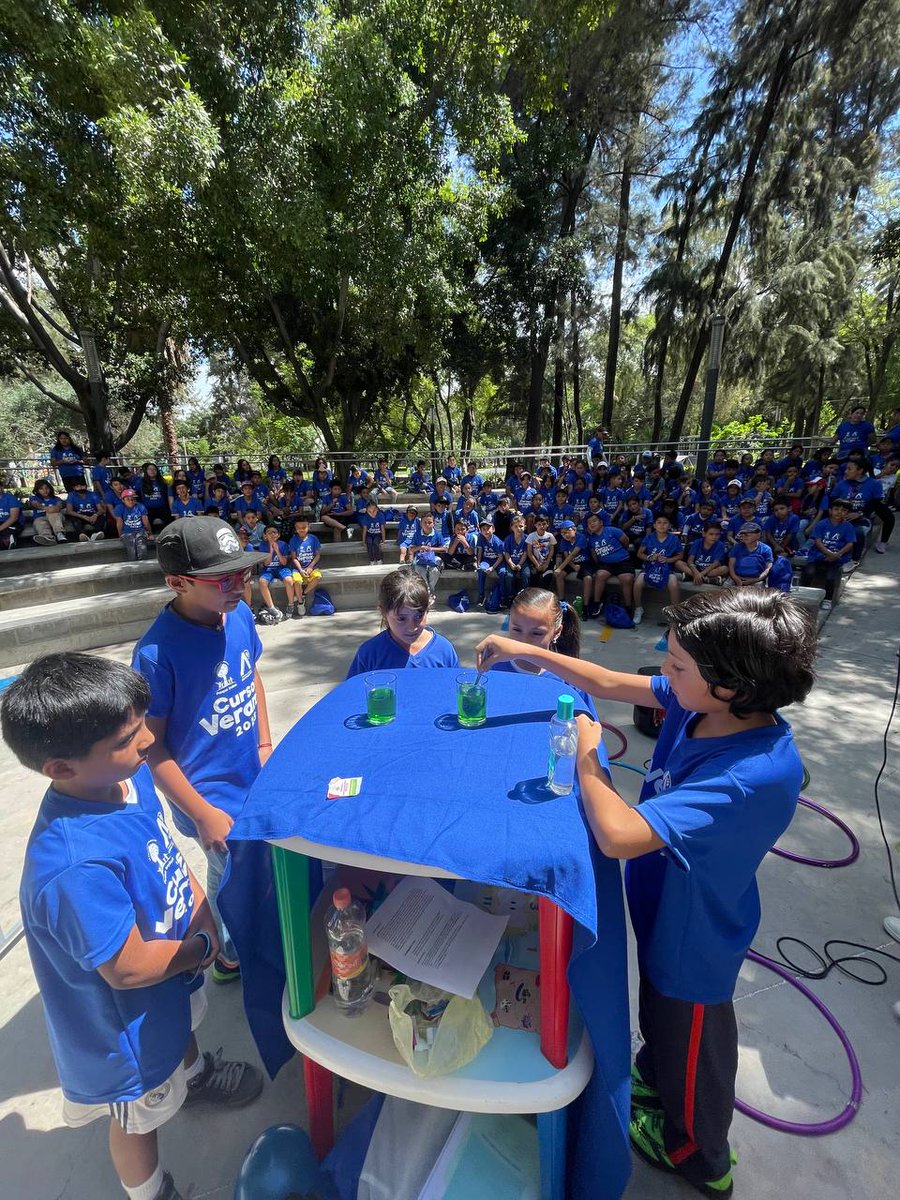 JAPAMIgob's tweet photo. Iniciaron los cursos de verano y #Japami está presente. 🤜🤛
@parqueirekua y el PEI fueron nuestra primera escala, los niños aprendieron el cuidado y buen uso del agua.💧
Nos acompañó Japi y los niños se comprometieron a cuidar el vital líquido. 🫶
¡Gracias por la invitación! https://t.co/mqKDn6Cpcy