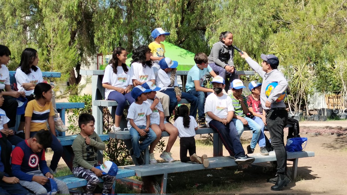 JAPAMIgob's tweet photo. Iniciaron los cursos de verano y #Japami está presente. 🤜🤛
@parqueirekua y el PEI fueron nuestra primera escala, los niños aprendieron el cuidado y buen uso del agua.💧
Nos acompañó Japi y los niños se comprometieron a cuidar el vital líquido. 🫶
¡Gracias por la invitación! https://t.co/mqKDn6Cpcy