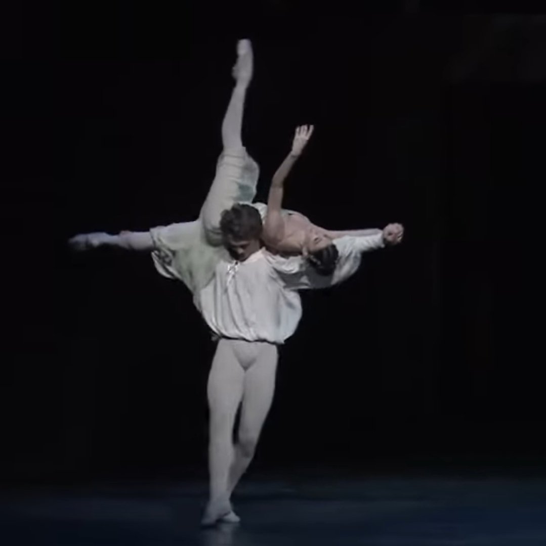 danceversepdf's tweet photo. Hace unos meses me adentré en la historia de romeo y julieta, y ahora encontré este baile basada en ellos. Estoy enamorada de la delicadeza y pulcritud del baile, la conexión que ambos bailarines tienen uno del otro expresa la ilusión de un amor que florece en pureza💞 #Ballet https://t.co/tbugwzWWyy