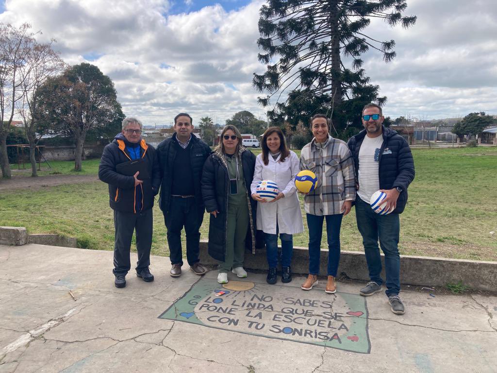 UyDeporte's tweet photo. Bienvenidas las Escuelas Nº 100 y 50 que se suman al programa ¡Vamos Equipo!

Las Escuelas N° 100 y 50 de San José de Mayo comienzan las actividades del programa de la @UyDeporte ¡Vamos Equipo! a partir del próximo lunes 7 de agosto. 

👉🏻Compartimos el Calendario de días/horarios, también disponible en nuestra web.