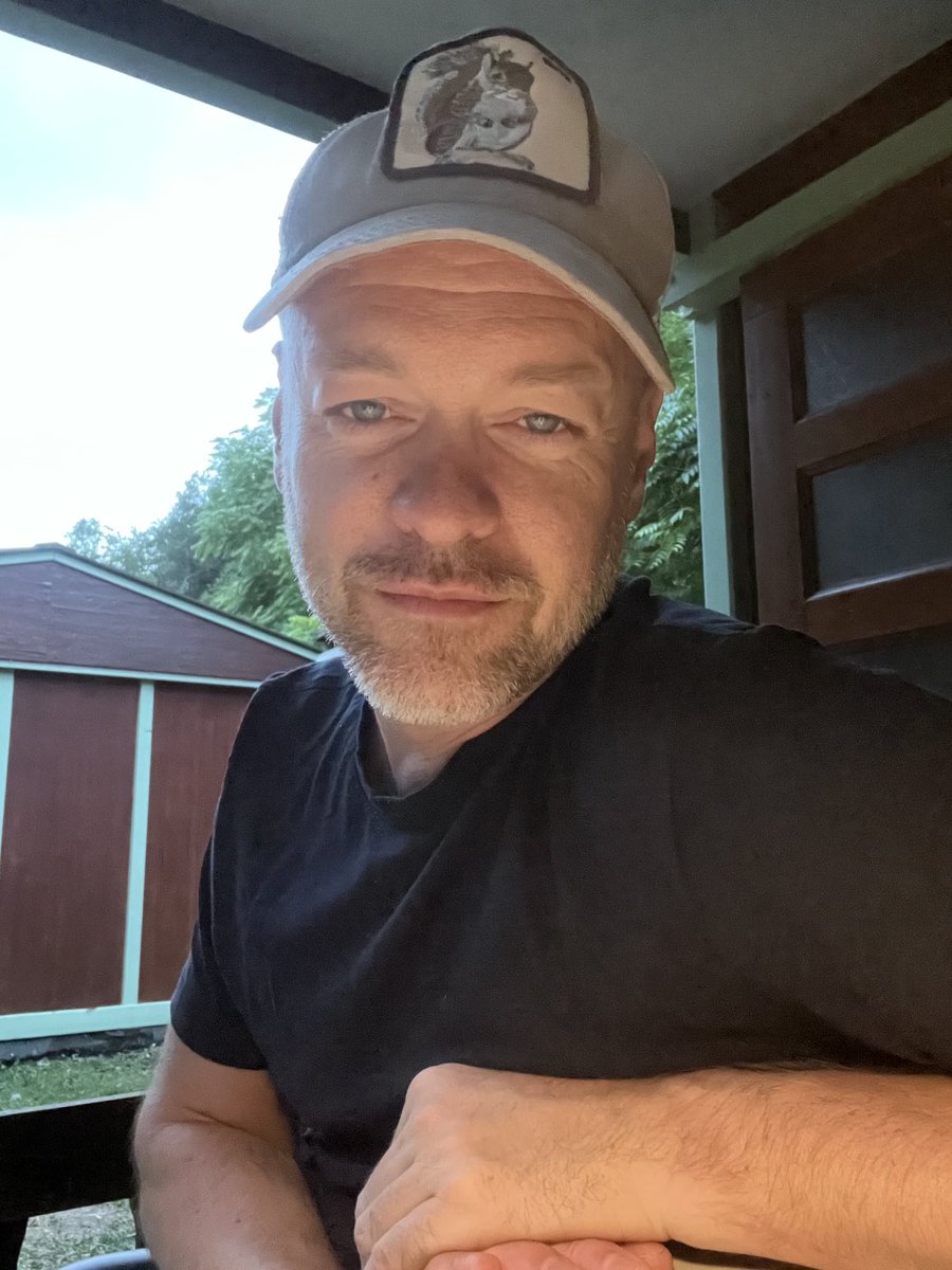 LanbikerPhilip's tweet photo. #facetiming with the #family https://t.co/VzYJGP7mM0