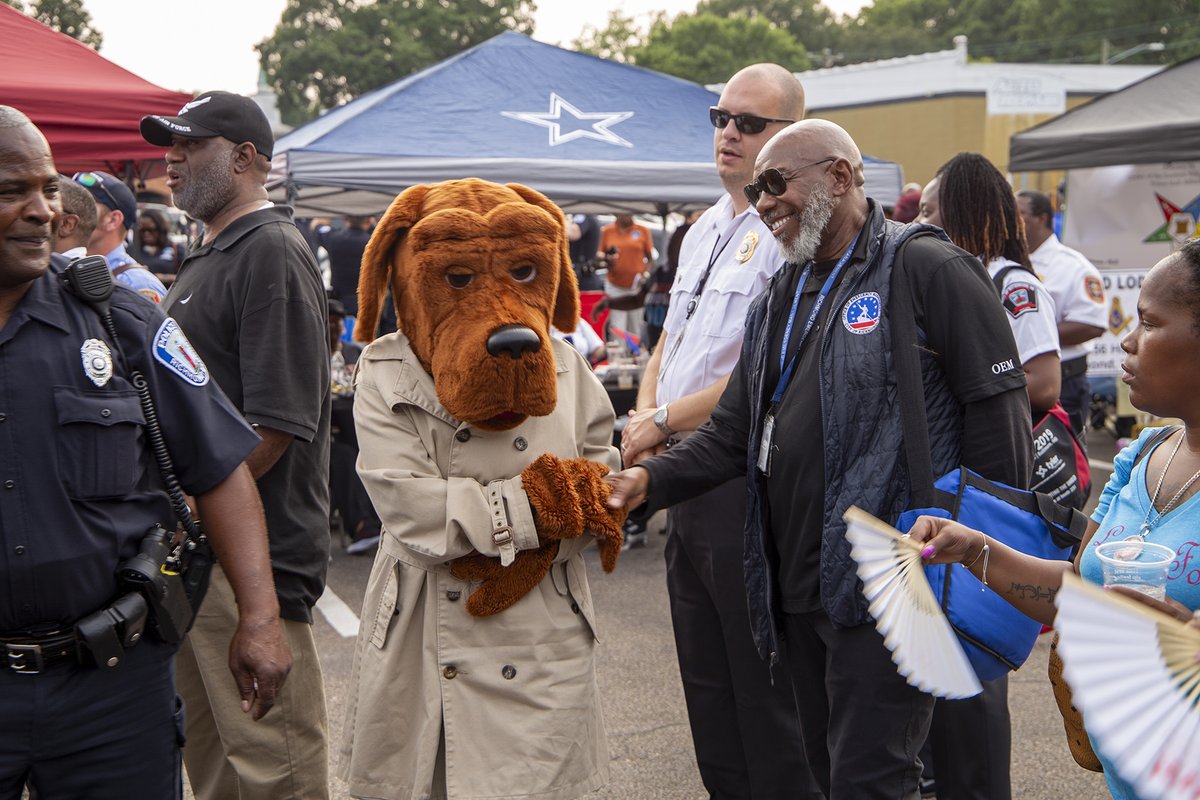 RichmondReady's tweet photo. We had a great time during National Night Out on Tuesday evening! The DECPR team visits six different events throughout the city, talking to attendees and passing out information and giveaways. Thanks to all! https://t.co/Yr4GN09tiF