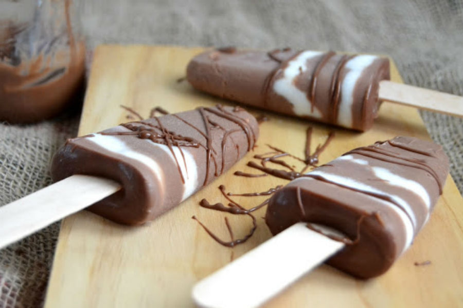 CocinayVino's tweet photo. Con sólo dos ingredientes, prepara estas paletas de helado de Nutella y yogurt. https://t.co/eVVe7MBNDF https://t.co/EOXdp17Onj