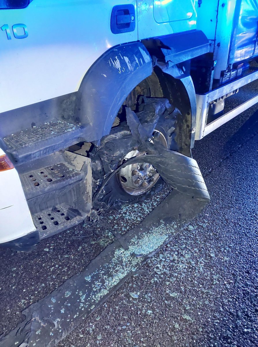 M1 Northboubd 
Lorry seen scoping out Services in Northampton looking to commit freight crime. Within minutes of an ANPR marker being added we get behind it. 
Vehicle stung and two suspects arrested in bushes nearby after attempting to run. 

#DisruptingCriminality #Gp2