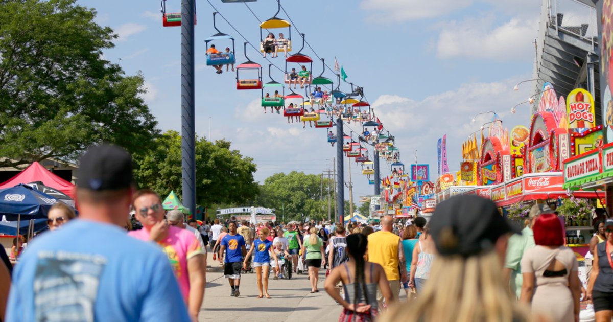 HamptonInnFRNKL's tweet image. 🎪🎡 Experience ultimate fun at the Wisconsin State Fair starting today! 🧀🐄🌽 From August 3rd-13th, immerse yourself in excitement just a short drive from our hotel. Book your trip now &amp;amp; make the most of your visit! #WIStateFair #StateFair #TravelWisconsin #VisitMilwaukee 🎉🚀