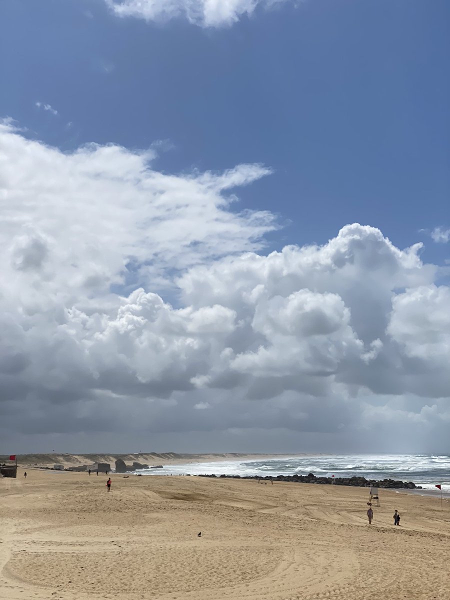 cauderanais23's tweet photo. Journée ventée à Capbreton #cotelandaise https://t.co/komGKwVX8t