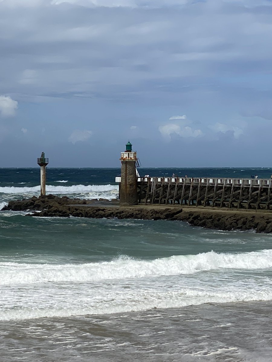 cauderanais23's tweet photo. Journée ventée à Capbreton #cotelandaise https://t.co/komGKwVX8t